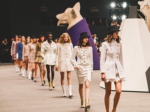 Modanın ihtişamlı sahnesi