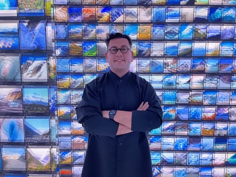 Refik Anadol depremzede tasarım öğrencilerinin hayallerini gerçekleştirmeyi amaçlıyor