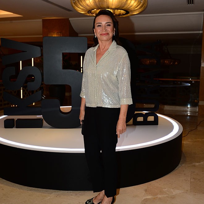 Depremzedelerin yaralarını sarıyorlar