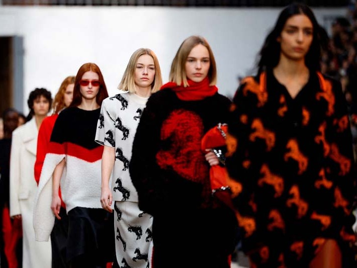 Stella McCartney Sonbahar/Kış 2023 koleksiyonu