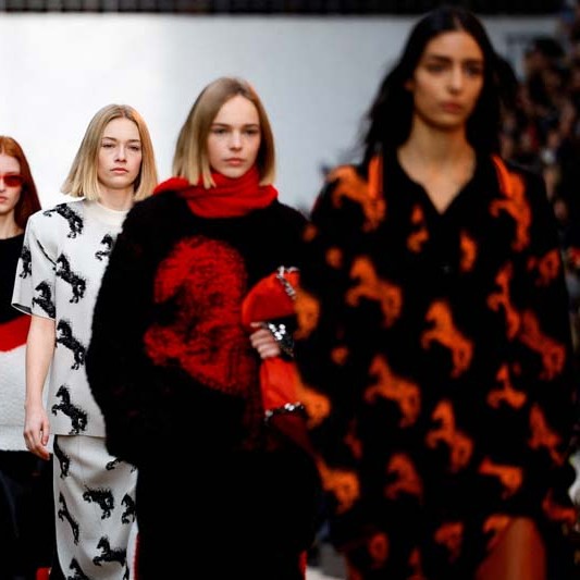 Stella McCartney Sonbahar/Kış 2023 koleksiyonu