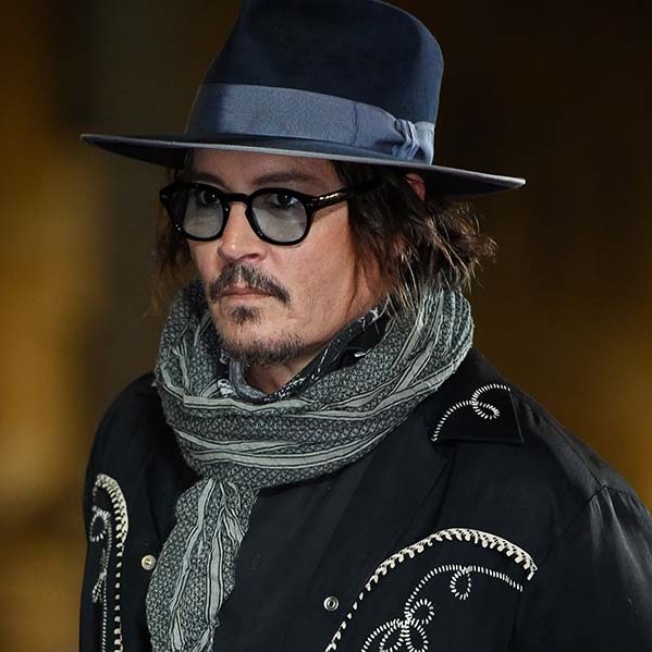 Johny Depp kendi çizdiği portreleri satışa çıkarıyor