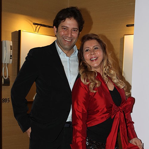 Teselliyi yardım etmekte bulmuş