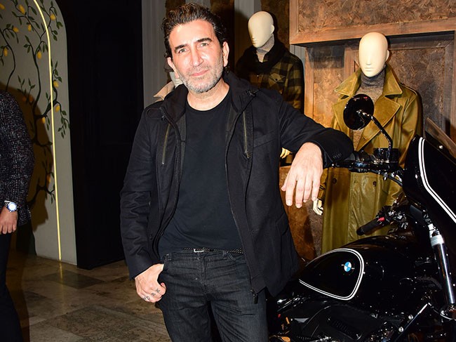 Depremzedeleri yalnız bırakmıyor