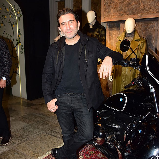 Depremzedeleri yalnız bırakmıyor