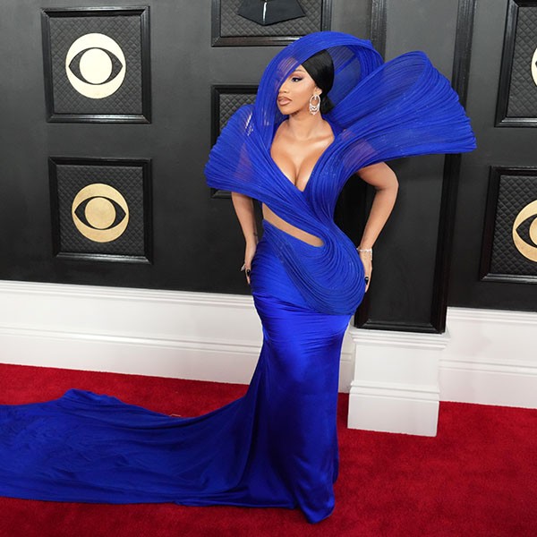 Cardi B güzellik sektörüne adın atıyor