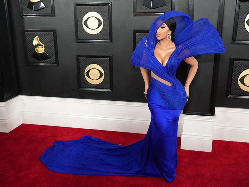 Cardi B güzellik sektörüne adın atıyor