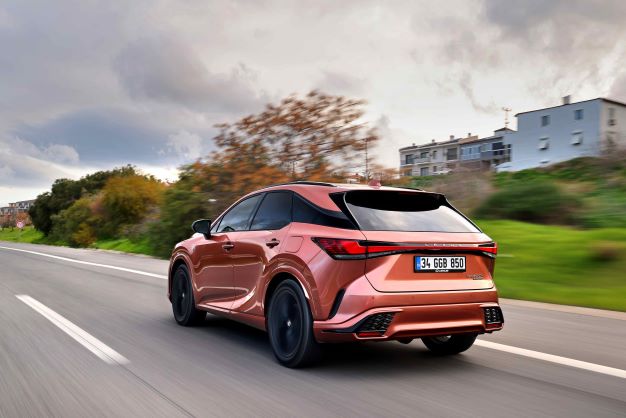 Takumi ustalarının eşsiz işçiliğini her Lexus modelinde hissedebilirsiniz