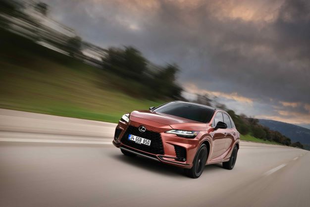 Lexus RX, 6.2 saniyede 100 km’ye çıkıyor
