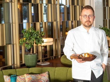 Ömür Akkor imzası iftar sofrası