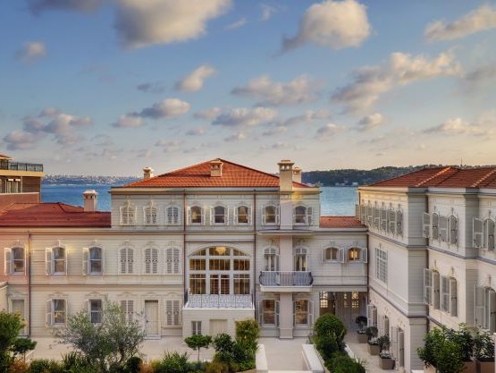 Hacivat ve Karagöz ile Ramazan ruhunu yaşatıyor