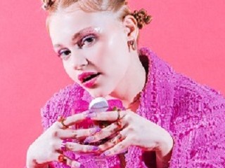 Mücevherle parlayan şık tırnaklar