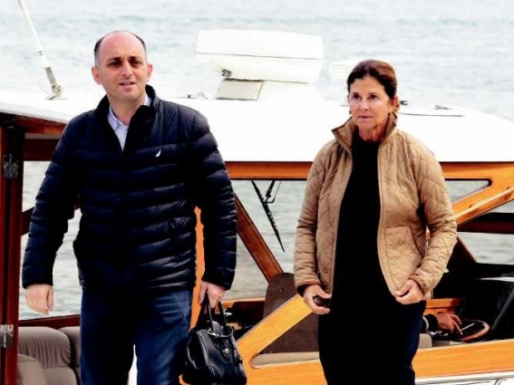 Oya Eczacıbaşı, tekneyle geldi arabayla gitti