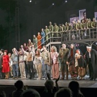 "1923" müzikalinin prömiyerine büyük ilgi