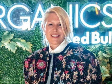 Ünlü isimler, baharın gelişini kutladılar