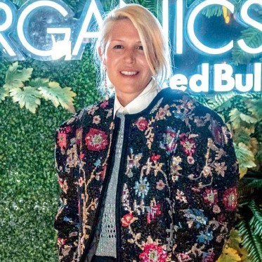 Ünlü isimler, baharın gelişini kutladılar