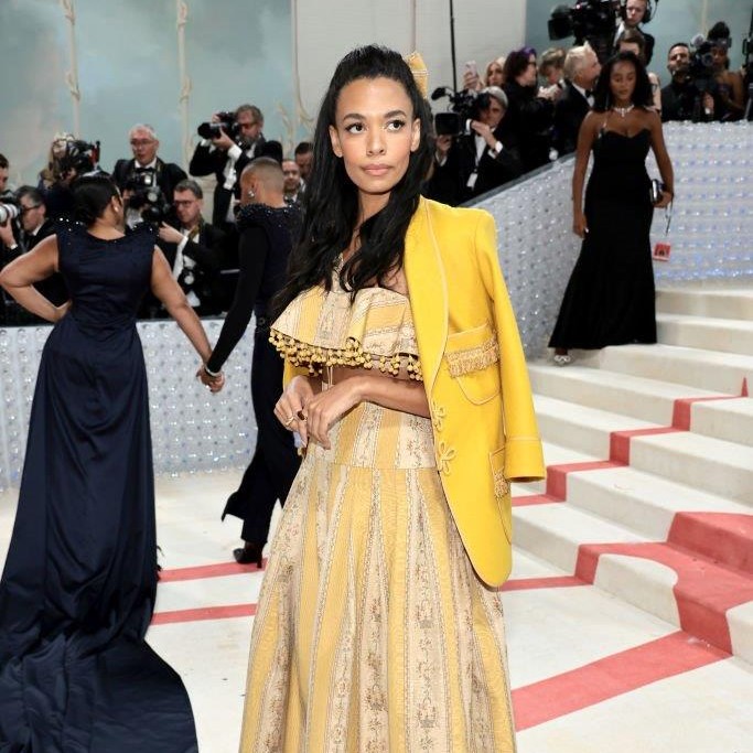 Ödüllü paltoya yeni yorum