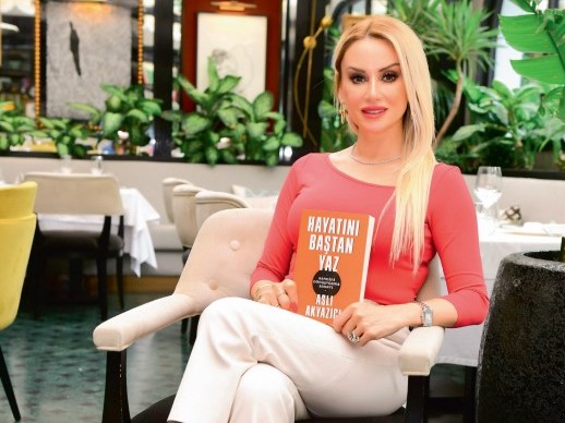 Akyazıcı ile kişisel gelişim uzmanlığından yazarlığa uzanan yolculuğunu ve yeni kitabını konuştuk