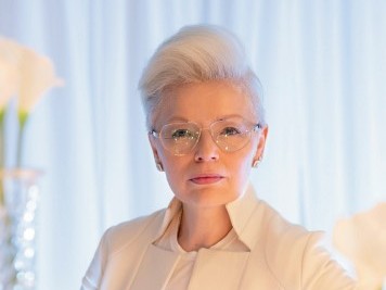 Tasarımcı Özlem Süer, sezonun gelinlik trendlerini anlattı