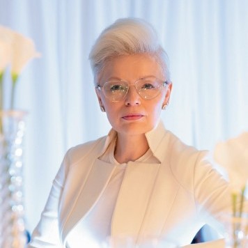 Tasarımcı Özlem Süer, sezonun gelinlik trendlerini anlattı