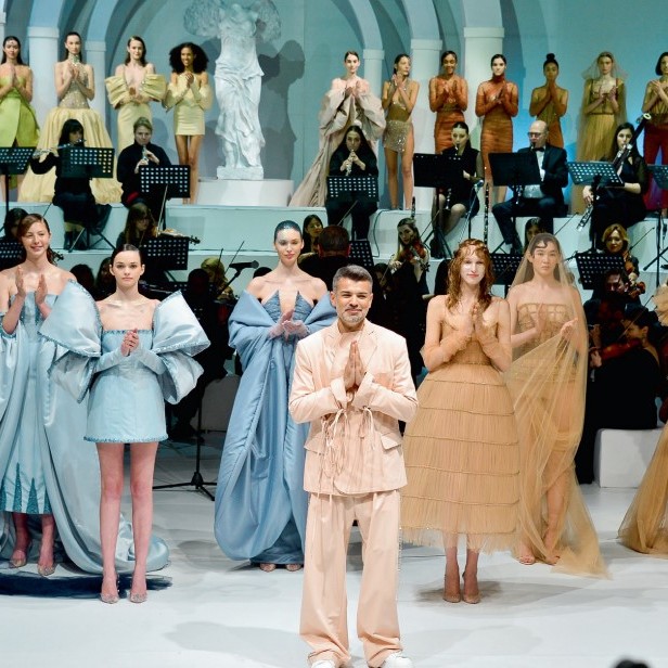 Birinci yıla görkemli kutlama