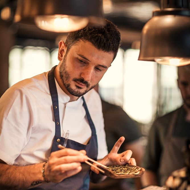 Canlı ateşin içinden: Mürver