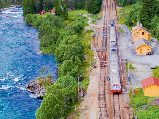 Rayların üzerinde destansı yolculuklar