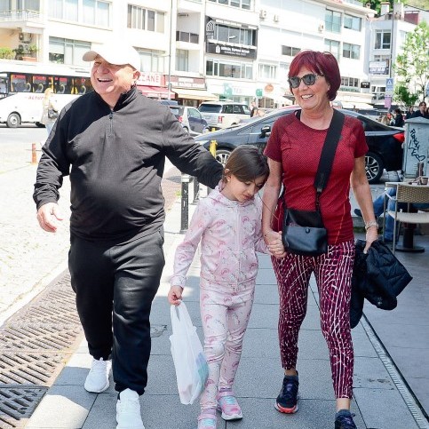 Torunlarıyla gezdiler