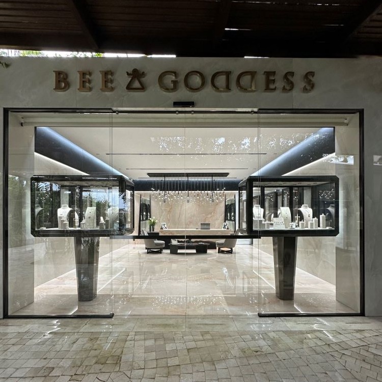 Bee Goddess'ın 2023 yaz ışıltısı Biblos Resort ile Ege sahillerinde parlıyor