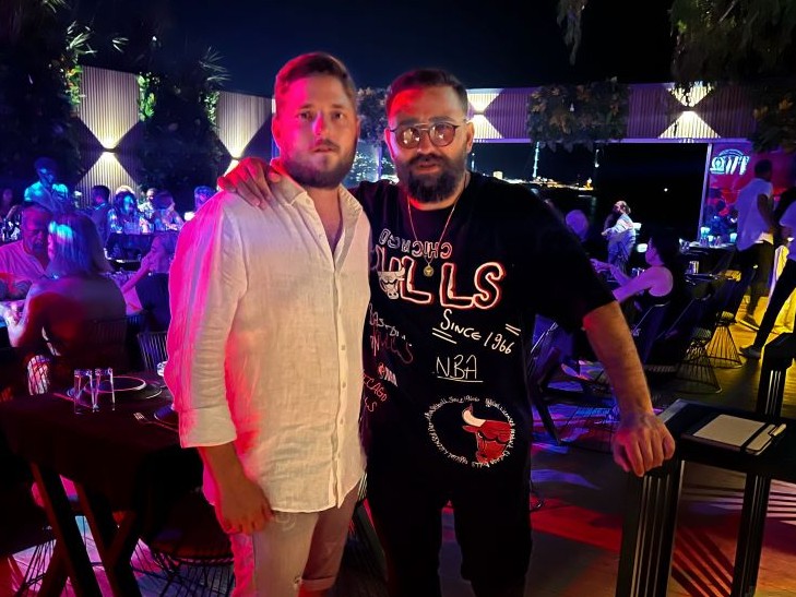 Two Yalıkavak, Bodrum'un en popüler canlı müzik mekanı oldu