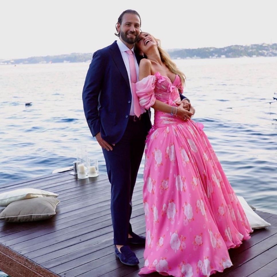 Yasemin Taciroğlu ve Ahmet Uras nişanlandı