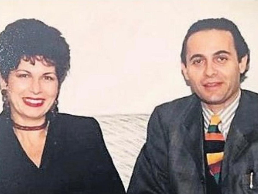 Ayhan Sicimoğlu hast eşini terk etmiş!