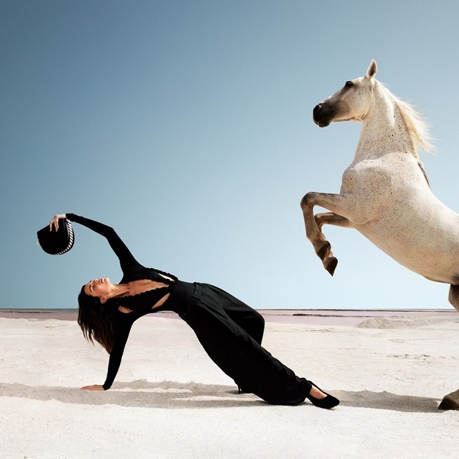 Beygir gücünde Kendal Jenner