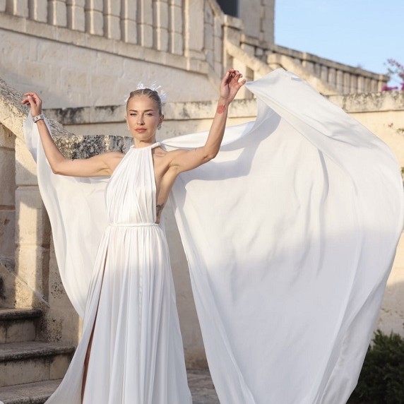 Masal gibi bir düğünle evlendi!