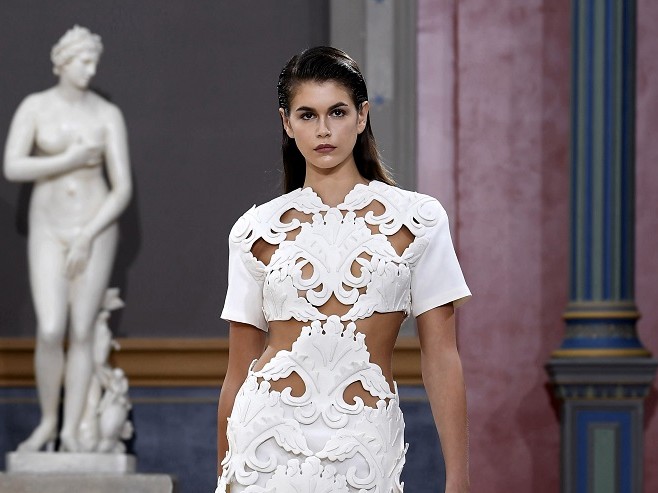 Paris'te Valentino rüzgarı