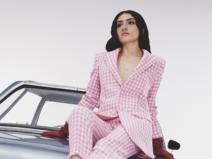 Hazar Ergüçlü marka yüzü oldu