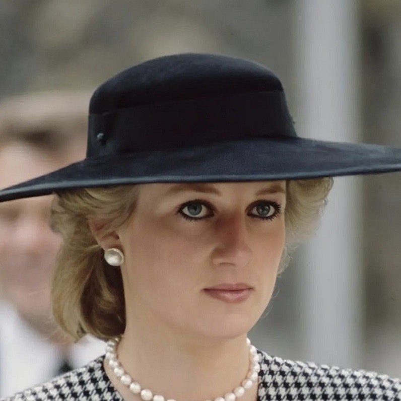Prenses Diana'nın stil imzası şapkaları