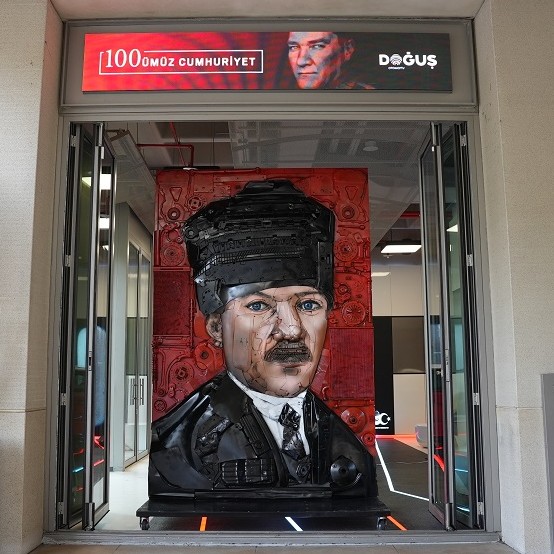 100. yıla özel eser