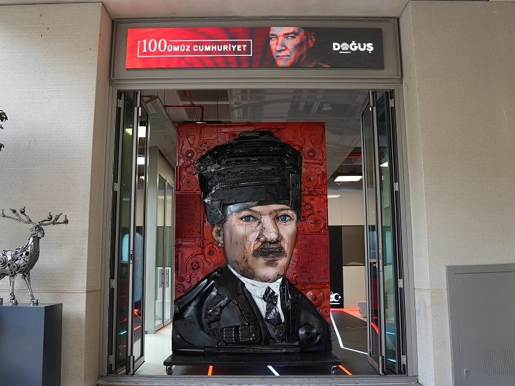 100. yıla özel eser