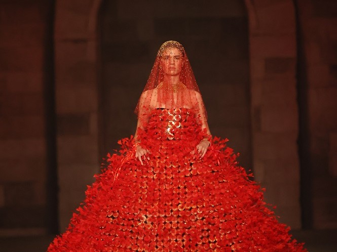 Cumhuriyet'in 100. yılına özel defile