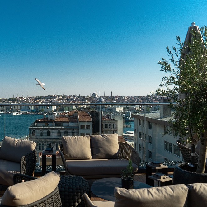 Tarihi mimarisiyle şehrin dokusunu koruyor