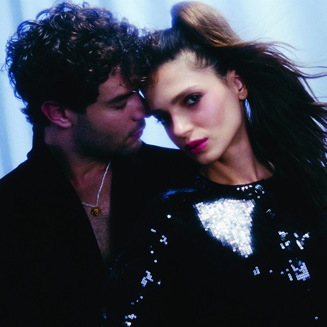 Altın Kafes başrol oyuncularıyla yılbaşı çekimi