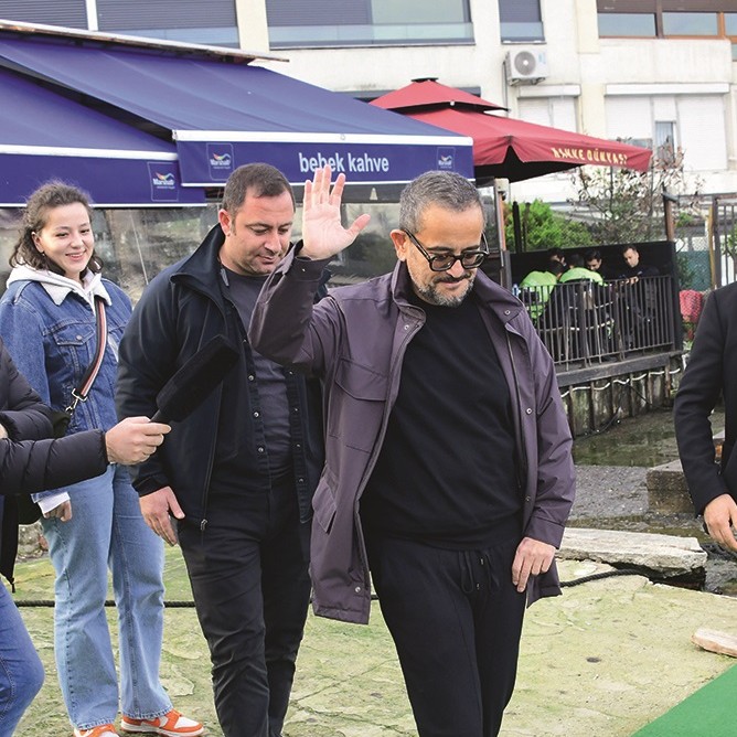 Ünlüler sokaklarda