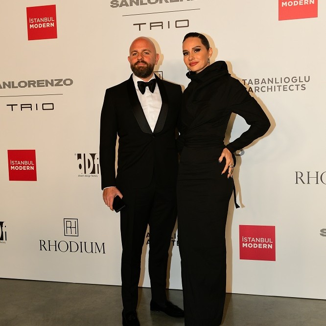 Gala Modern yeni binasında ilk davetini verdi