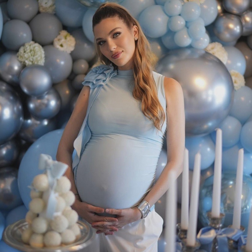 Tatlıses çiftinin ikizleri dünyaya geldi