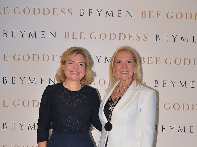 Özel Koleksiyonunu Sundu