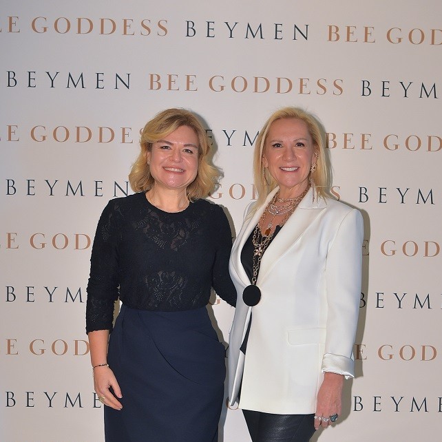 Özel Koleksiyonunu Sundu