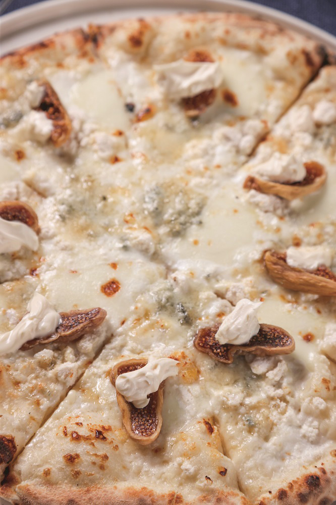 Dört Peynirli& İncirli Pizza Mozarella