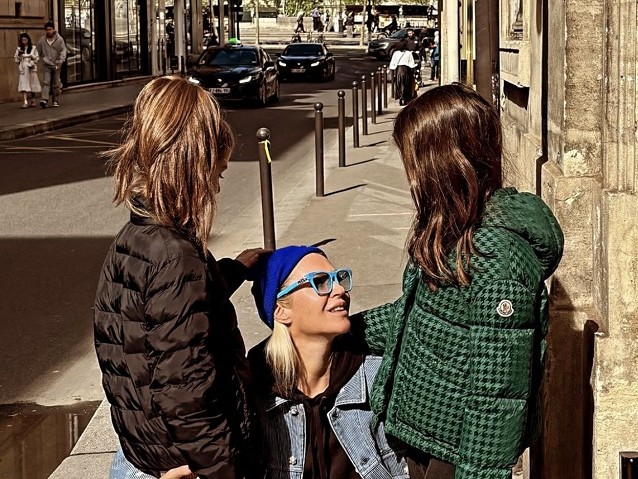 Derin Mermerci Kızlarıyla Paris'te