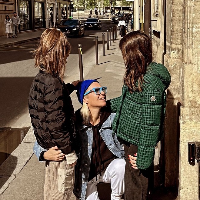 Derin Mermerci Kızlarıyla Paris'te